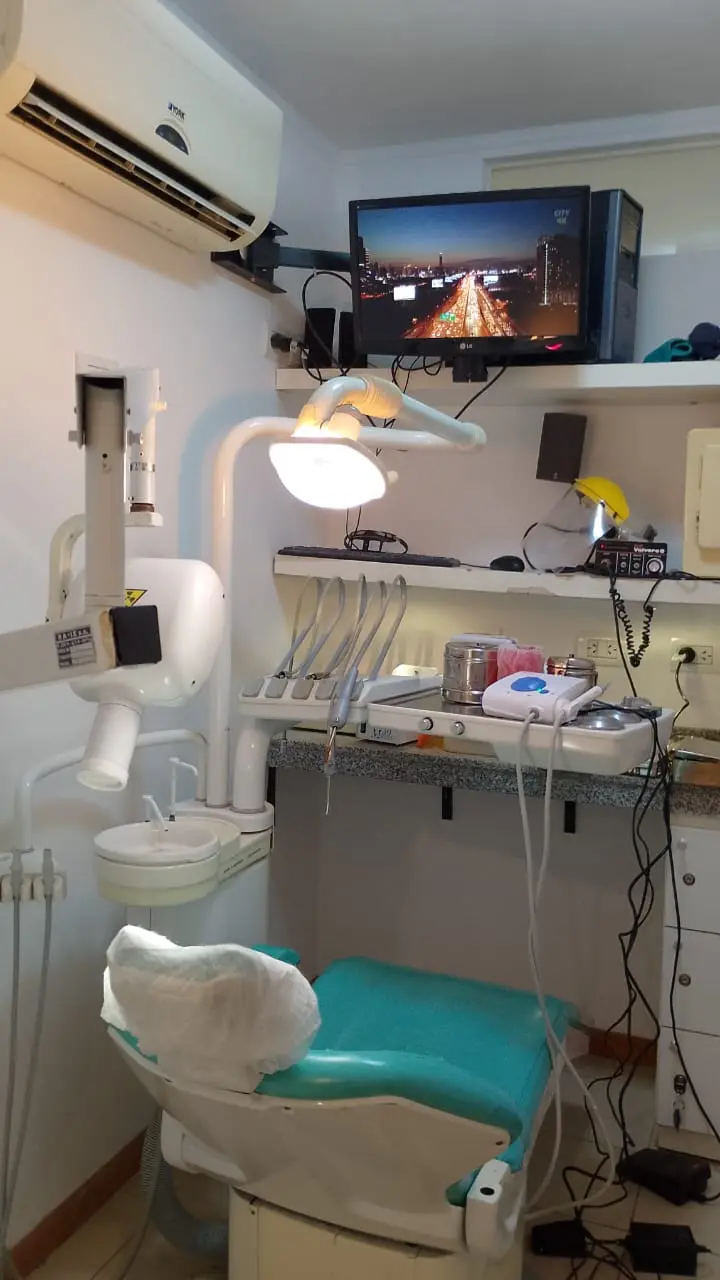 Interior consultorio odontológico Rosario — equipamiento moderno